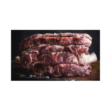 <p>This sector requires advanced packaging solutions to deliver added value to your product. See our entire range suitable for the meat industry, which includes flow-pack machines, thermosealing and thermoforming machines, labelling machines, among other equipment.</p>
